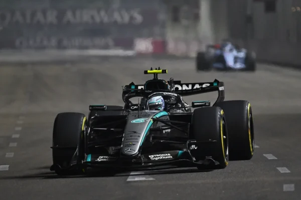 Kimi Antonelli au volant de sa Mercedes lors du GP de Singapour.