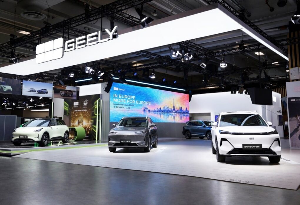 Le SUV Zeekr 9X présenté sur le stand du groupe Geely au Mondial de Paris.