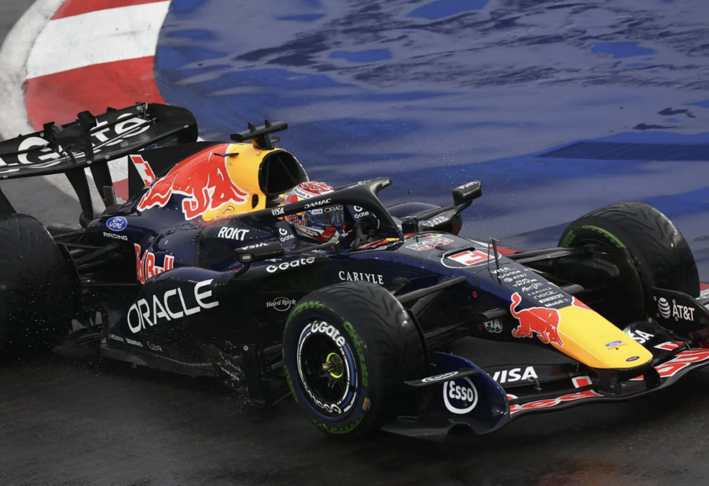 Vue du plancher et des pontons d’une monoplace Red Bull de Formule 1.