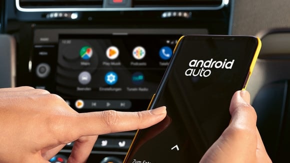 Des téléphones encore fonctionnels risquent de perdre l’accès à Android Auto sur l’écran de la voiture.