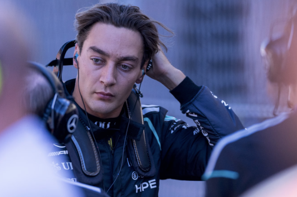 George Russell au volant de sa monoplace Mercedes en Formule 1.
