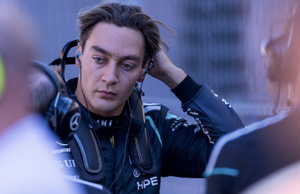 George Russell au volant de sa monoplace Mercedes en Formule 1.