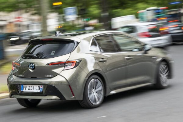 Une Toyota utilisée par un chauffeur VTC en France.