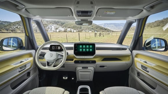 L’ID. Buzz, l’un des premiers modèles de l’offensive électrique de Volkswagen, adopte une ergonomie tout tactile.