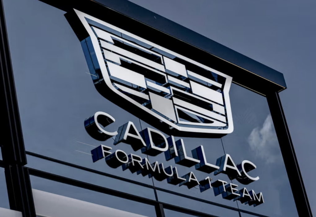 Valtteri Bottas dans les installations de Cadillac à Silverstone.