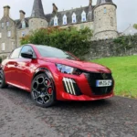 La Peugeot e-208 GTI convainc surtout par son châssis