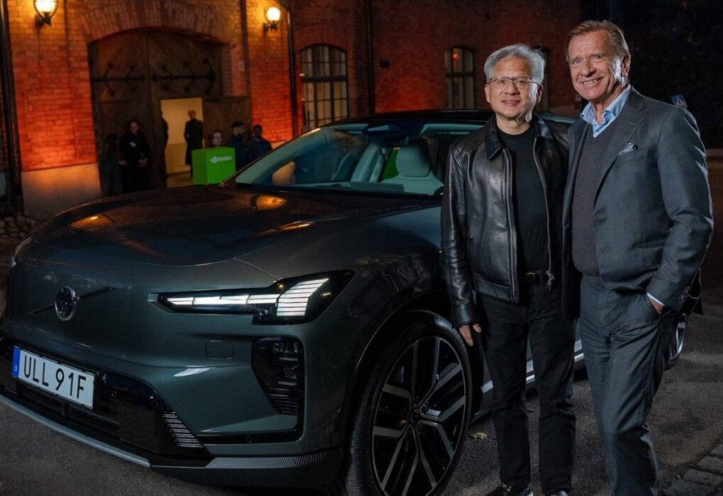Une Volvo électrique illustrant la collaboration du constructeur avec Nvidia pour la conduite automatisée.