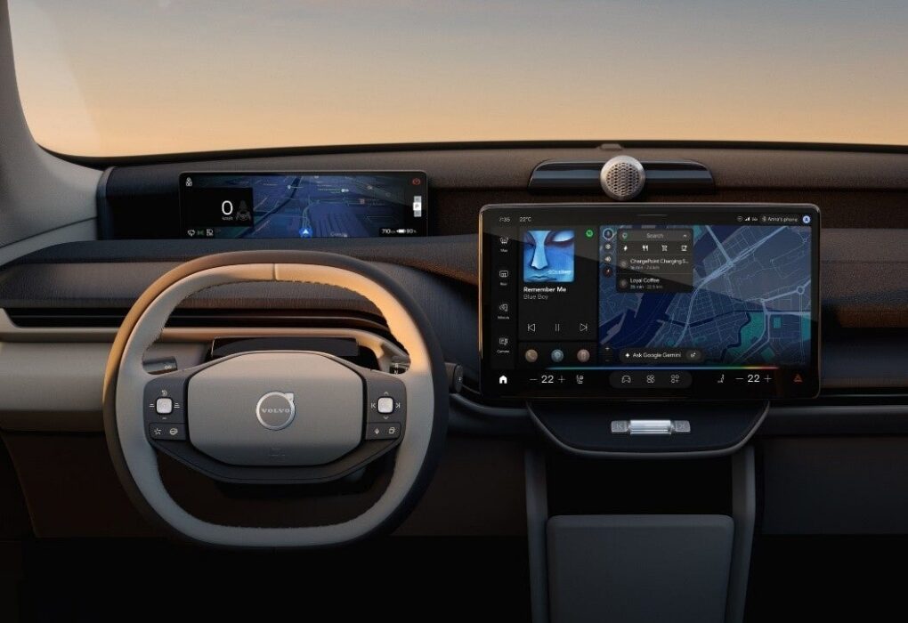 Un écran d’infodivertissement à bord d’une Volvo.