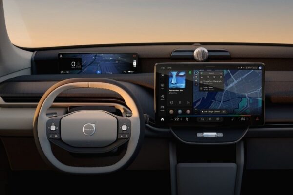 Un écran d’infodivertissement à bord d’une Volvo.