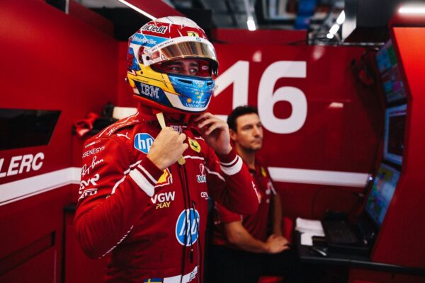 Dino Beganovic dans l’environnement de l’écurie Ferrari en Formule 1.