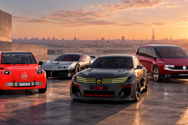 Des modèles automobiles exposés sur les stands du Mondial de l’Auto 2026 à Paris.
