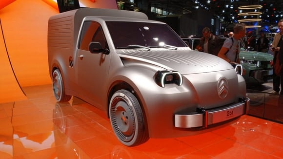 La Citroën 2 CV Fourgonnette préfigure un éventuel utilitaire électrique abordable.