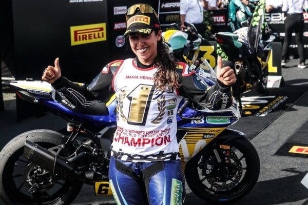 María Herrera célèbre son deuxième titre consécutif en Championnat du Monde Féminin à Jerez.
