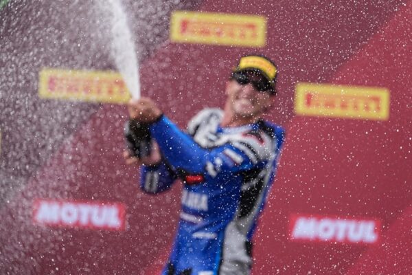Albert Arenas au guidon de sa Yamaha lors du rendez-vous Supersport de Jerez.