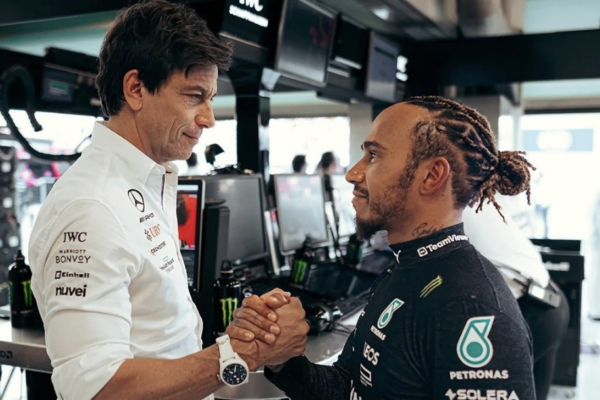Toto Wolff, patron de Mercedes en Formule 1, qui évoque les leçons tirées de sa collaboration avec Lewis Hamilton.