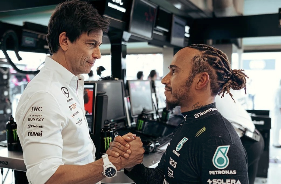 Toto Wolff, patron de Mercedes en Formule 1, qui évoque les leçons tirées de sa collaboration avec Lewis Hamilton.