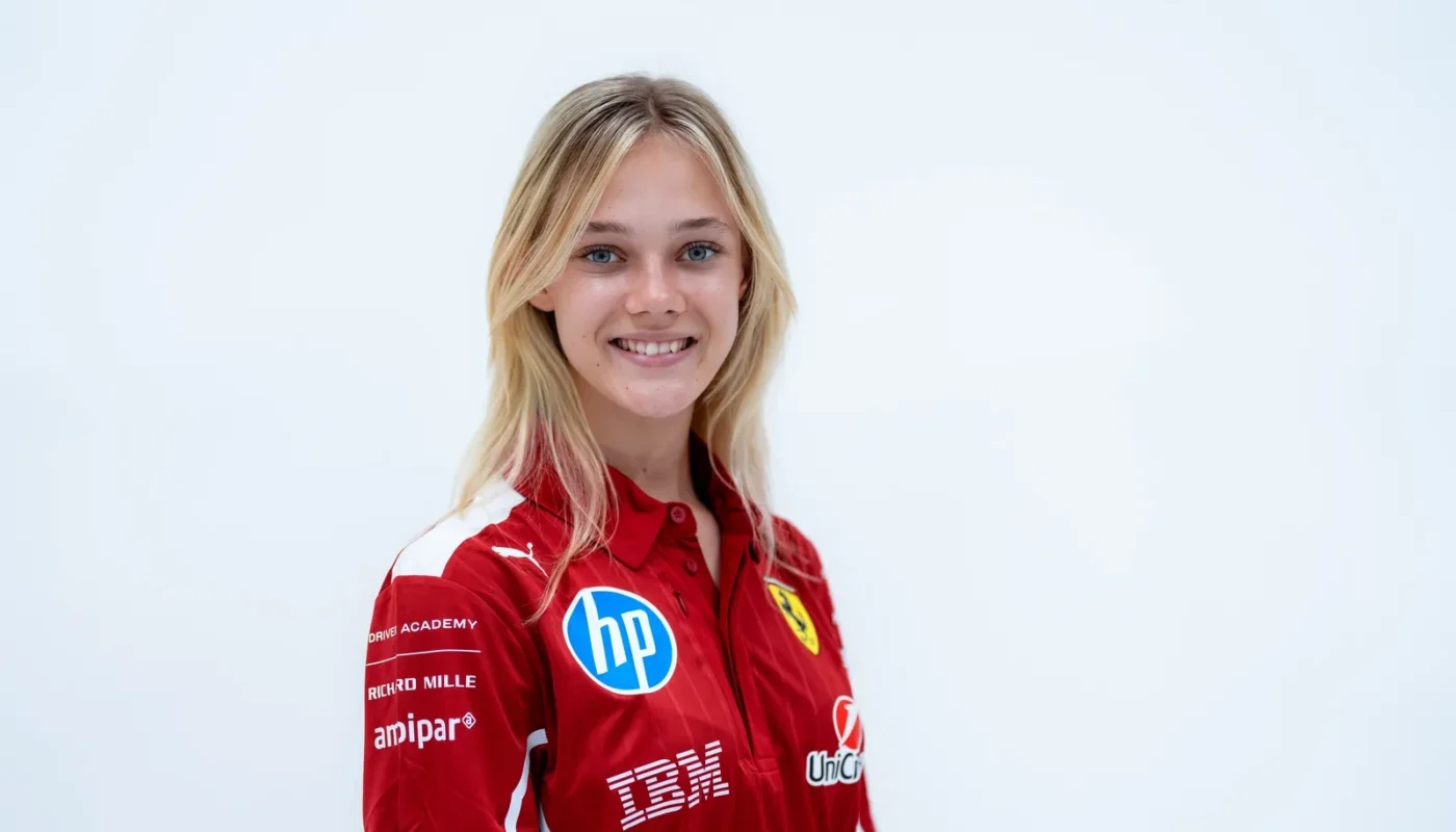 Alba Larsen sous les couleurs de Ferrari en F1 Academy.
