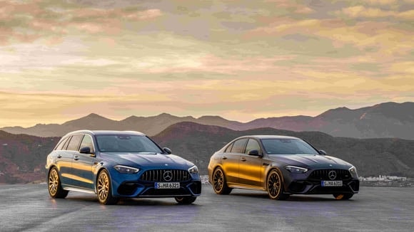 La berline et le break Mercedes C63 S E Performance ont un moteur turbo hybride de 2 litres à quatre cylindres.