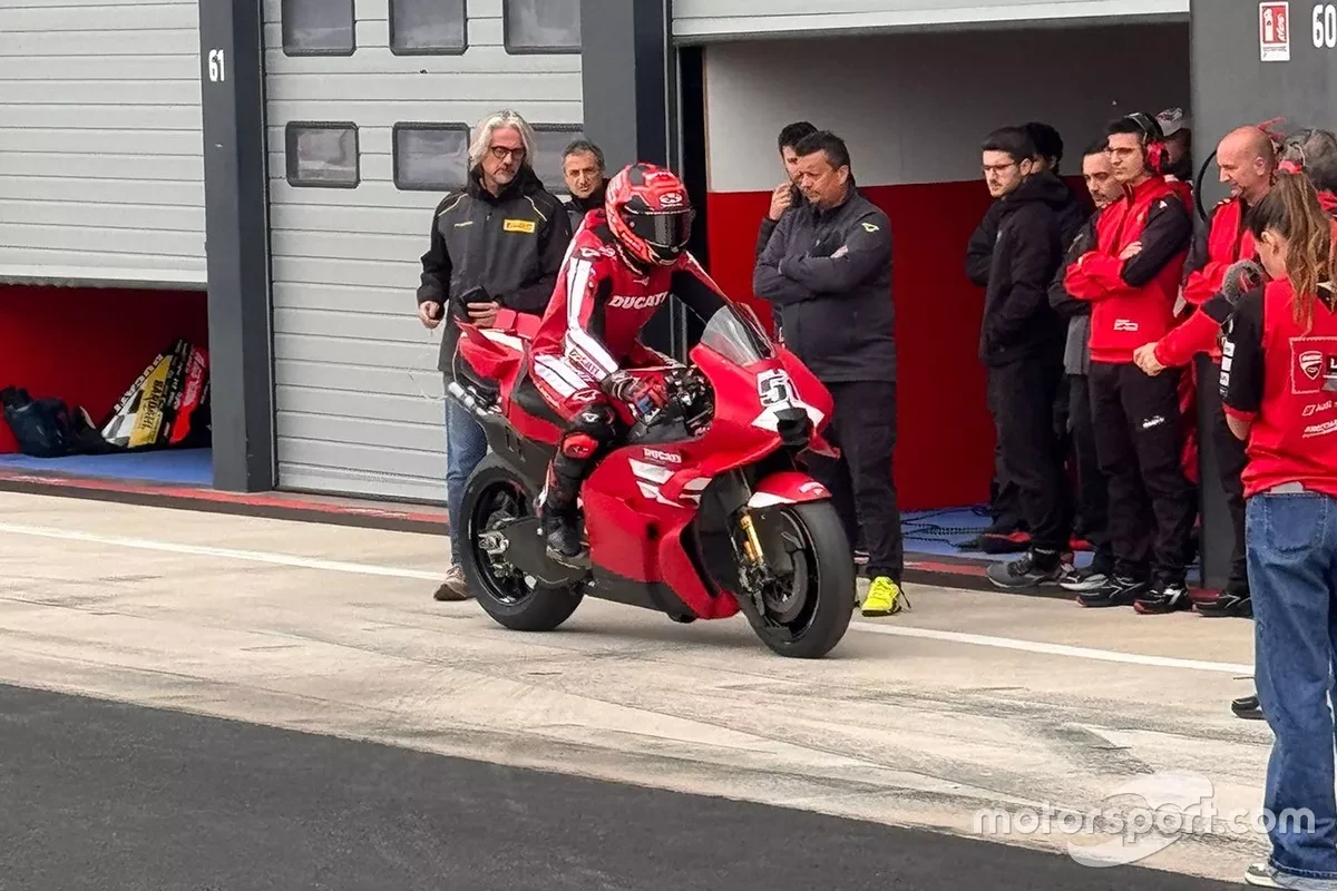 Michele Pirro et la Ducati GP27 de 850 cm³