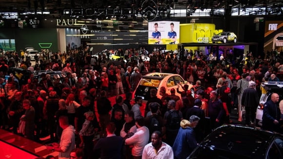 Des visiteurs au Mondial de Paris.