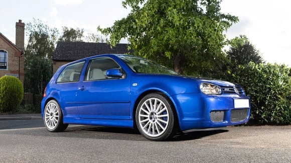 Une Golf 4 R32 de 2003 estimée entre 30 000 et 50 000 £.
