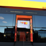 Le Team Hub McLaren voyage avec 200 tonnes et 23 camions