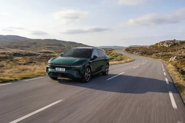 Le SUV électrique Zeekr 7X restylé vu de l’extérieur.