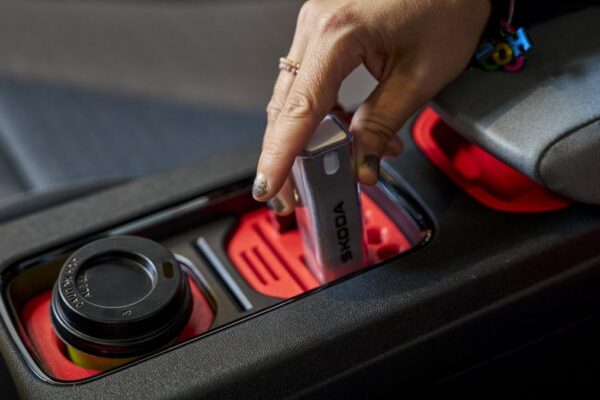 Accessoires Skoda réalisables en impression 3D pour organiser les rangements de la voiture.
