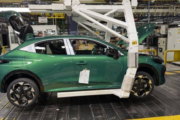 Une Renault Clio illustrant les enjeux du périmètre de production automobile privilégié en Europe.