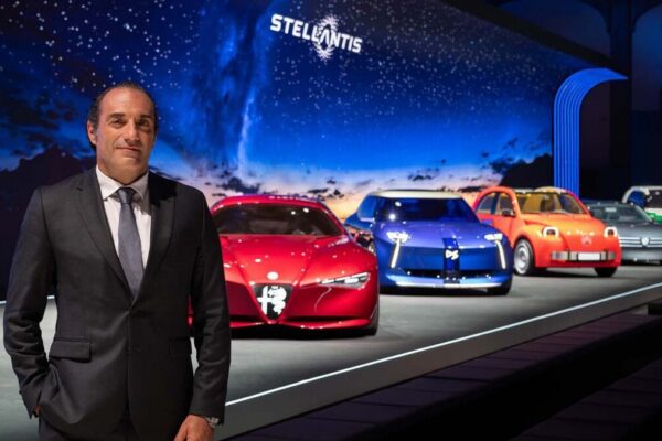 Antonio Filosa, directeur général de Stellantis, au Mondial de l'automobile de Paris.