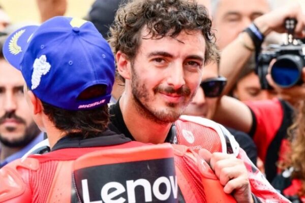 Marc Marquez et Francesco Bagnaia au sein de l’équipe officielle Ducati en MotoGP.