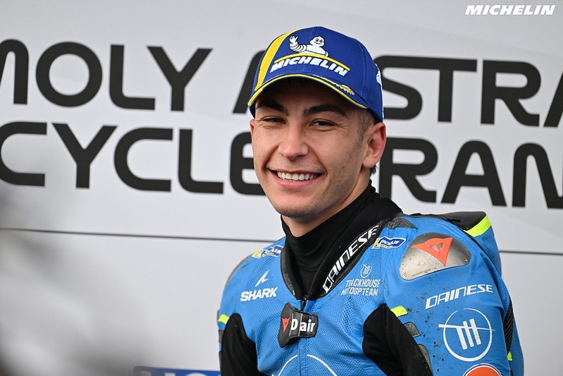 Raul Fernandez au guidon de sa MotoGP Trackhouse sur le circuit de Phillip Island.