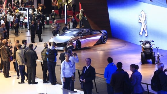 Le concept car Peugeot Onyx présenté en 2012.