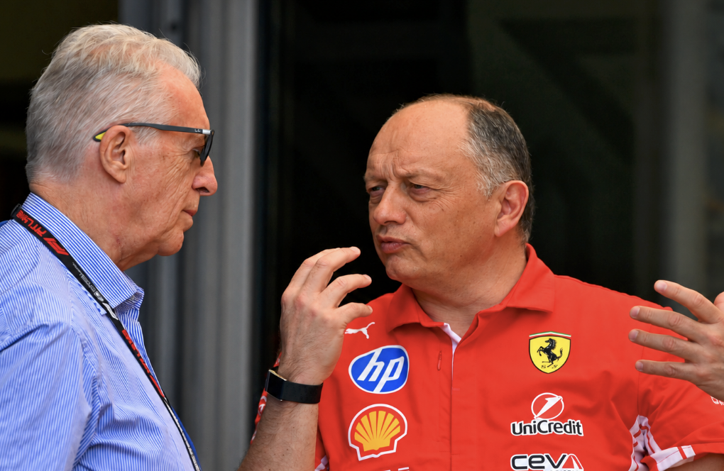 Piero Ferrari, vice-président de Ferrari, dont les propos soulignent l’exigence de résultats pour la Scuderia.