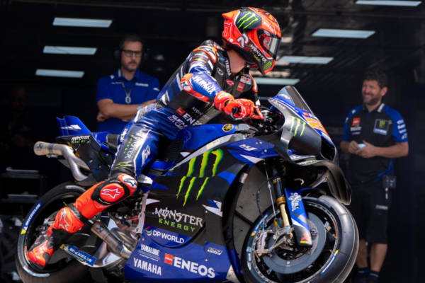 Fabio Quartararo au guidon de sa Yamaha M1 V4 à l’approche du GP d’Australie.