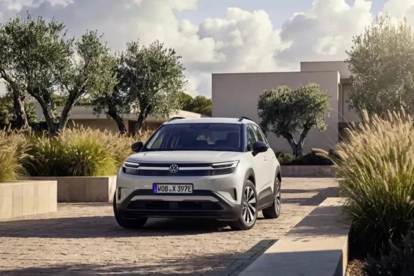 Le Volkswagen ID. Cross, SUV électrique proposé avec une batterie de 37 kWh.