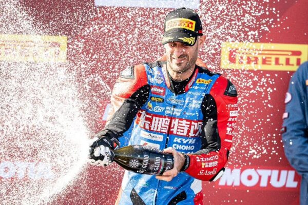 Valentin Debise au guidon de sa ZXMOTO en championnat du monde Supersport.