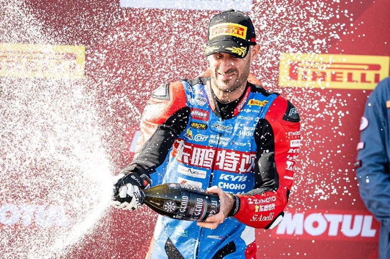 Valentin Debise au guidon de sa ZXMOTO en championnat du monde Supersport.