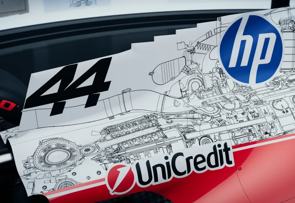Monoplace Ferrari portant une livrée spéciale à motifs techniques pour le Grand Prix des États-Unis à Austin.