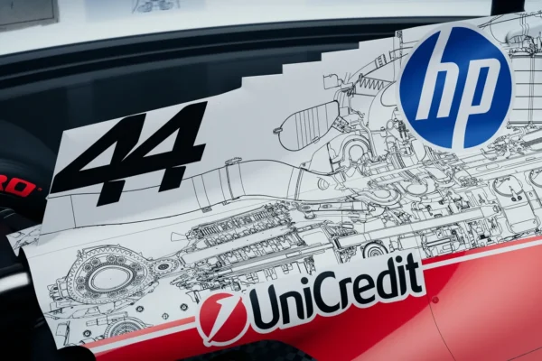 Monoplace Ferrari portant une livrée spéciale à motifs techniques pour le Grand Prix des États-Unis à Austin.