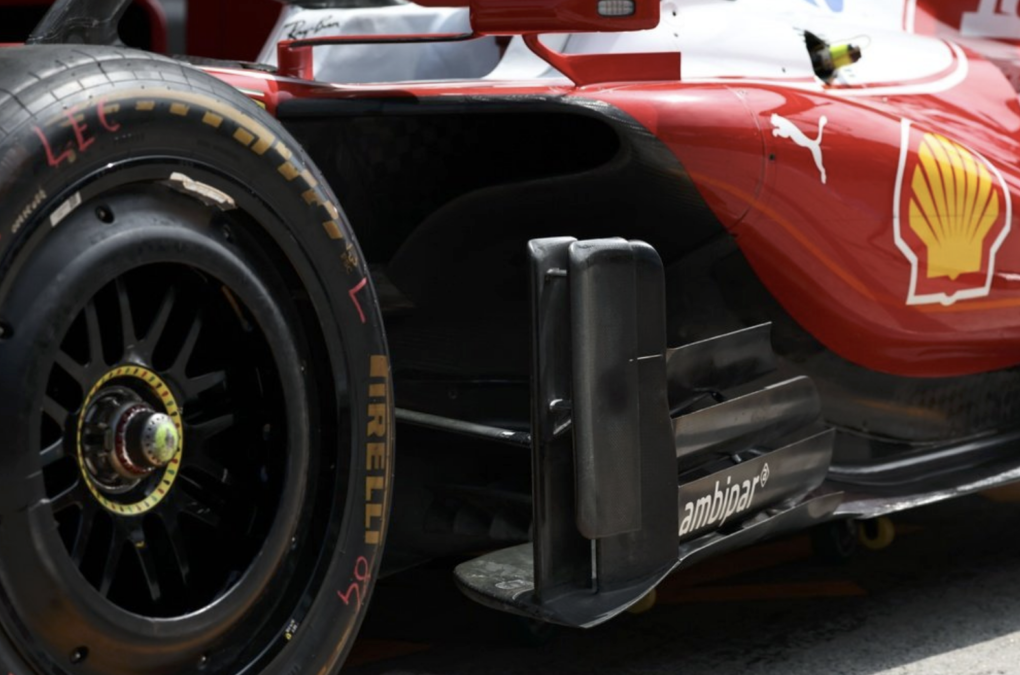 Une roue de monoplace de F1 montrant la jante et son pneu.