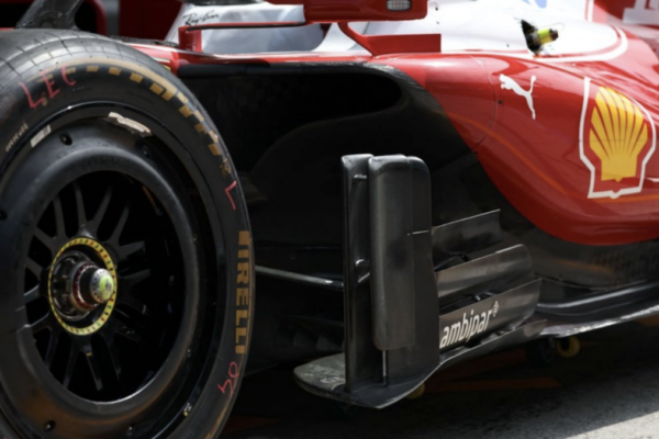 Une roue de monoplace de F1 montrant la jante et son pneu.