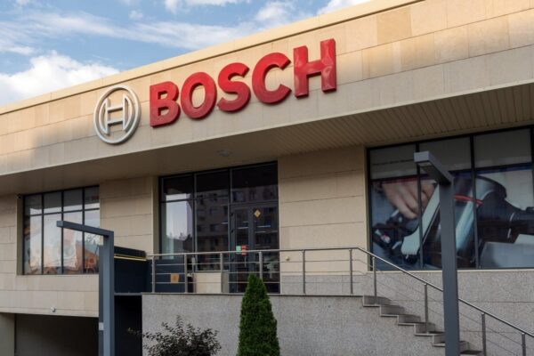 Le logo Bosch sur un bâtiment du groupe industriel.