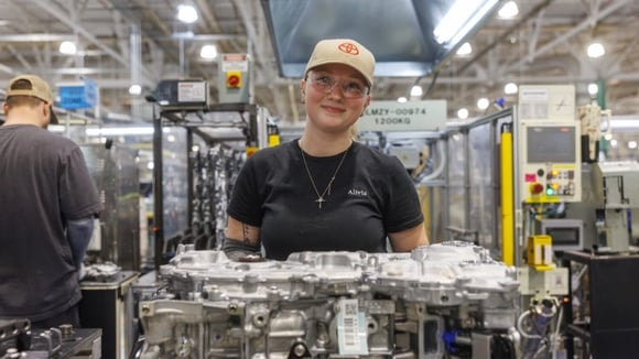 Toyota peut avoir le sourire, malgré un mix faiblement électrique, la marque reste solidement en tête des ventes mondiales