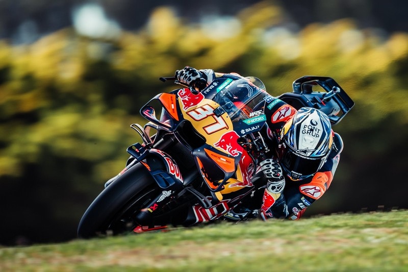 Pedro Acosta au guidon de sa KTM sur le circuit de Phillip Island lors du GP d’Australie.