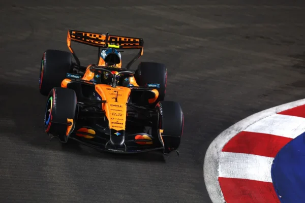 Lando Norris et Oscar Piastri, les deux pilotes McLaren en Formule 1.