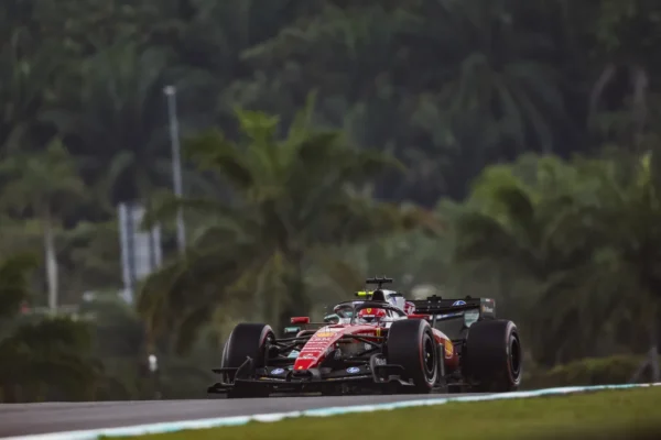 La Ferrari de Charles Leclerc en piste sur le Circuit des Amériques à Austin.
