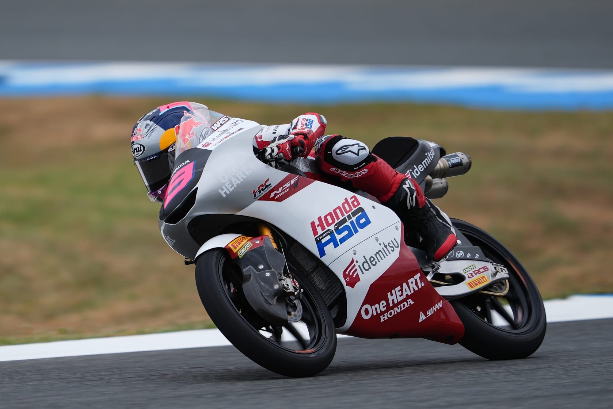 Pratama passe la première en Moto3.