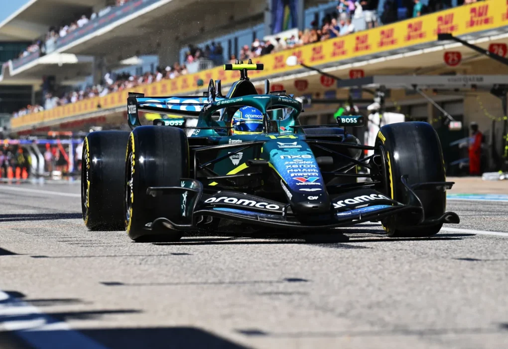 Une monoplace Aston Martin équipée du moteur Honda sur le circuit d’Austin.
