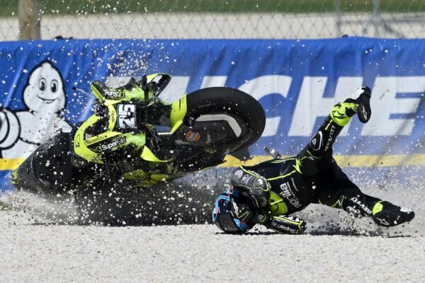 Raúl Fernández au guidon de son Aprilia Trackhouse en MotoGP.